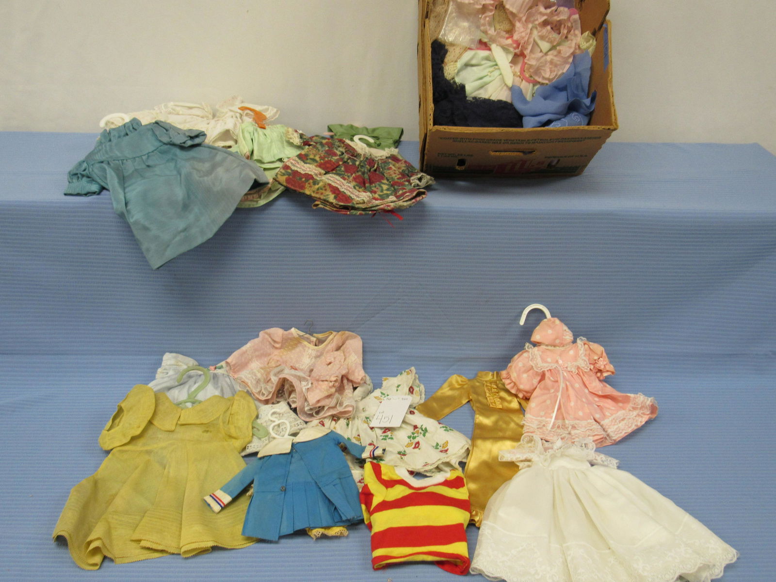 BOX OF ASSORTED SIZED DOLL CLOTHING: (1 of 7)