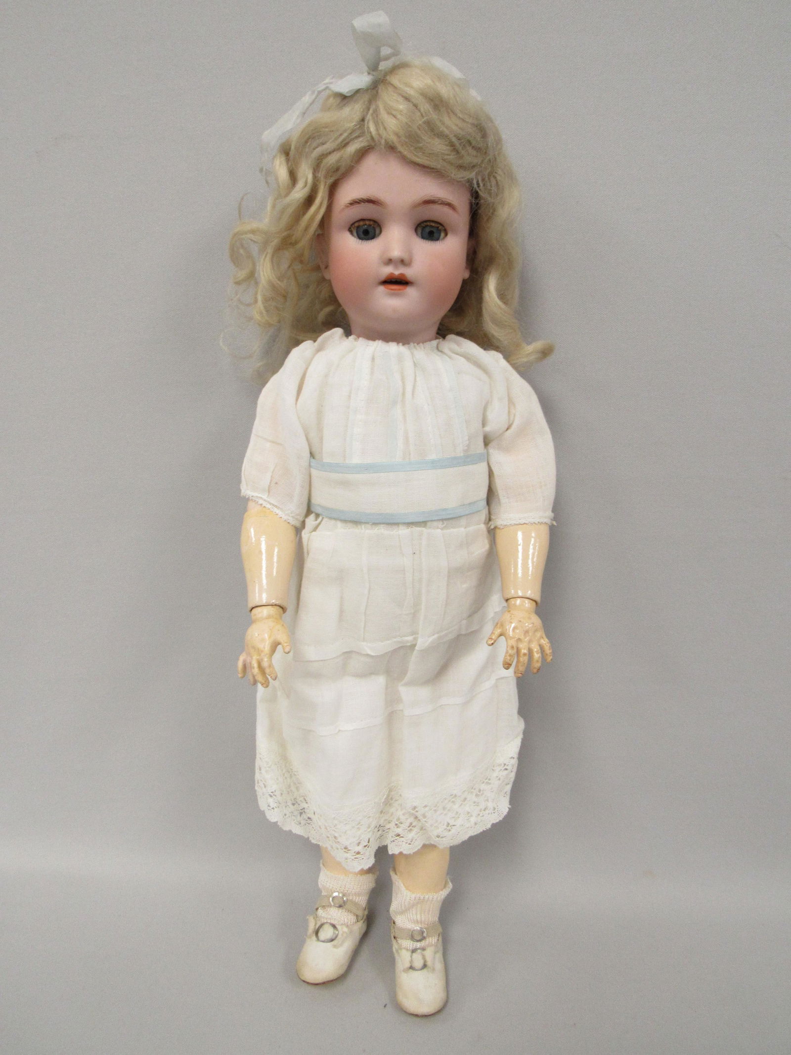 HEINRICH HANDWERCK - SIMON HALBIG:: GERMANY 20 IN. SO MARKED. BISQUE HEAD, SLEEP EYES WITH LASHES. 2 SMALL FIRING CRACKS ON RIM OF HEAD. BOTH HAVE NOT SPREAD OR GONE BEYOND RIM. THERE ARE THIN FIRING LINES BEHIND EAR THAT DO NOT GO THRO