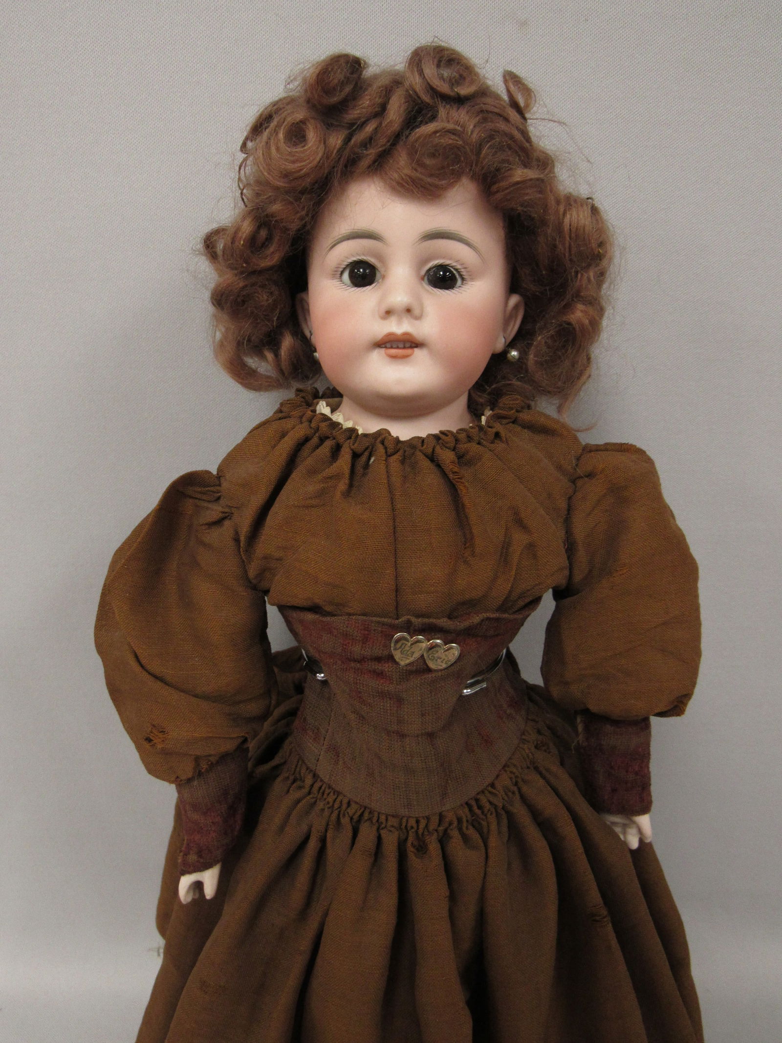 17 IN. UNMARKED BISQUE SHOULDERPLATE: (1 of 5)