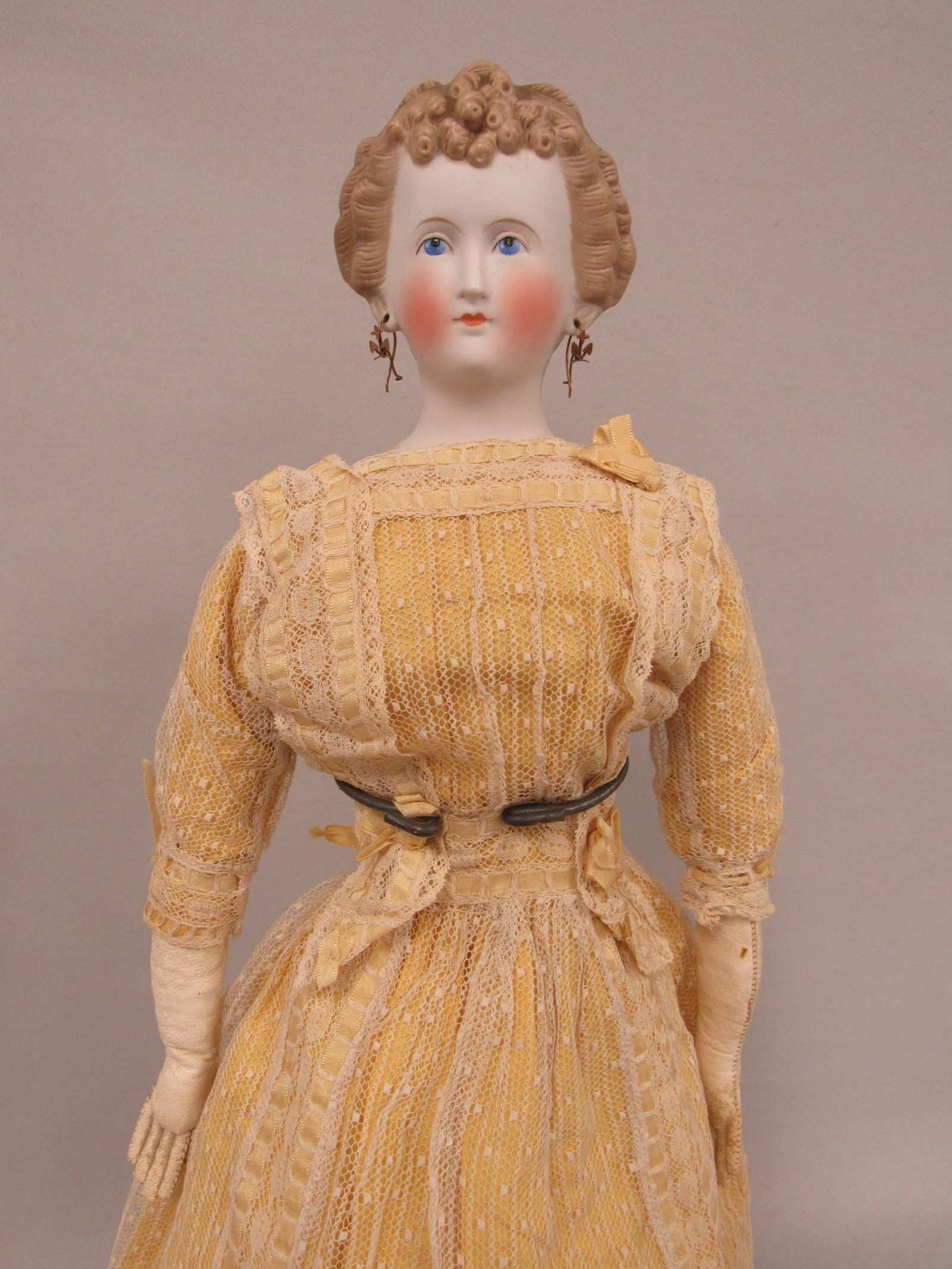 19 IN. PARIAN COUNTESS DAGMAR ALL ORIGINAL:: FINE PARIAN QUALITY BISQUE SHOULDER HEAD WITH INTRICATELY MOLDED CAFE-AU-LAIT HAIR, MOLDED & PAINTED FEATURES INCLUDING BLUE EYES, ROSY CHEEKS, AQUILINE NOSE, CLOSED MOUTH & PIERCED EARS WITH FLORAL E