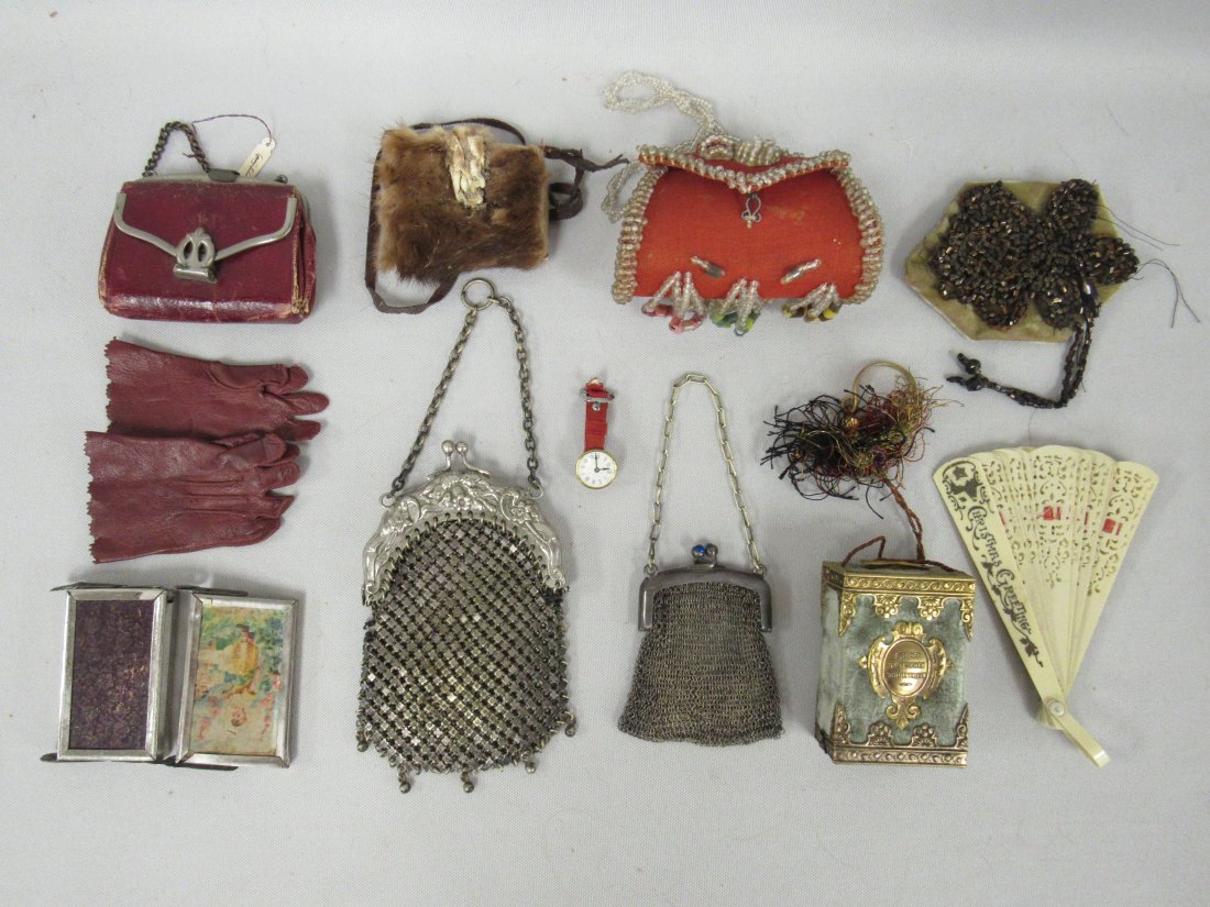 LOT OF FASHION DOLL ACCESSORIES: (1 of 6)