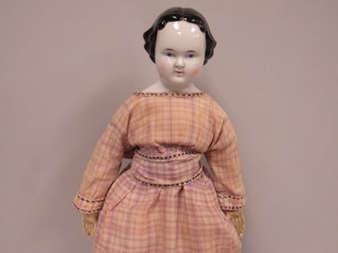 21 IN. CHINA HEAD SHOULDER PLATE: