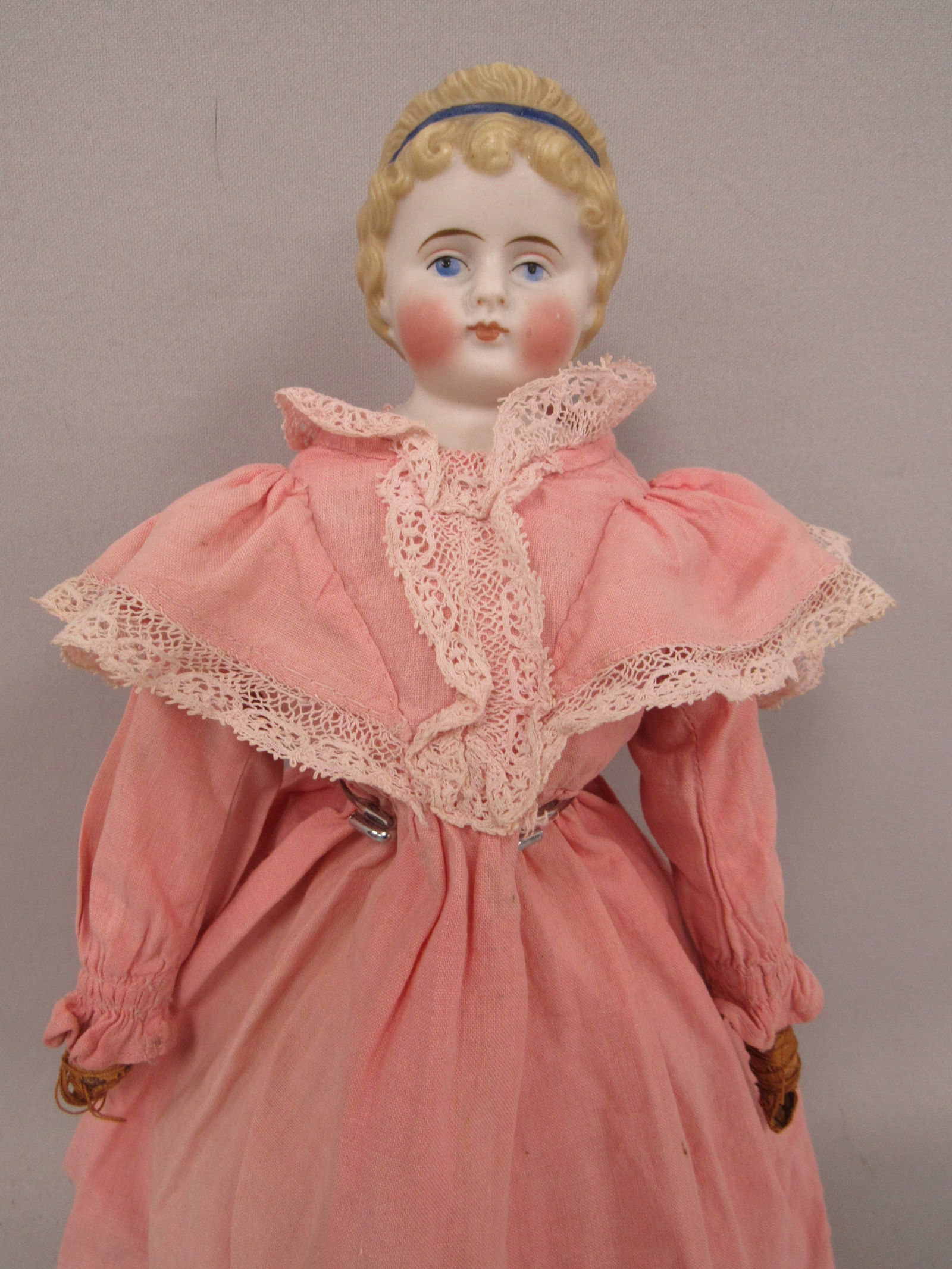 15 IN. PARIAN SHOULDER PLATE: (1 of 10)