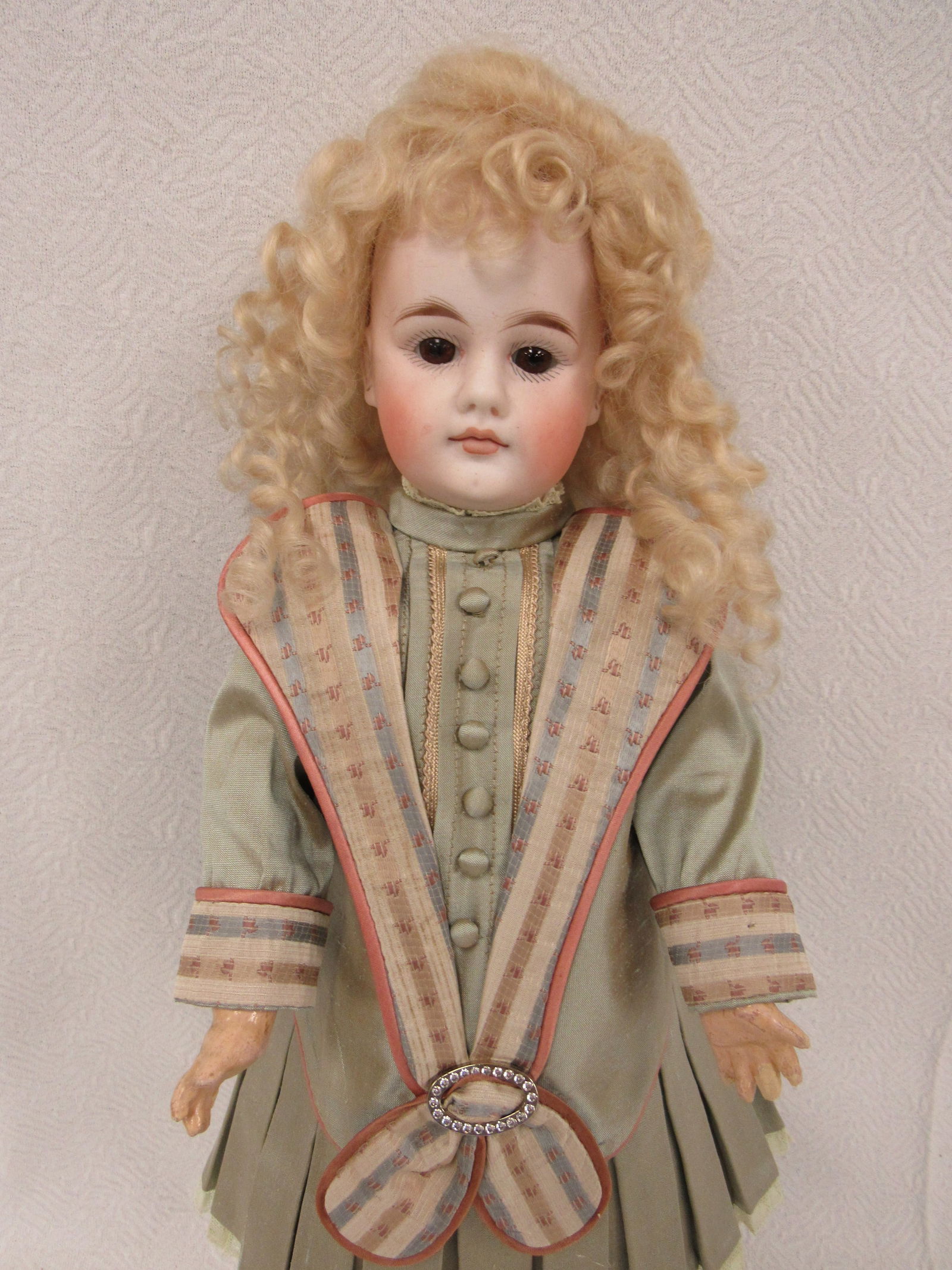 16 ½ IN. CLOSED MOUTH SONNEBERG BEBE: (1 of 11)