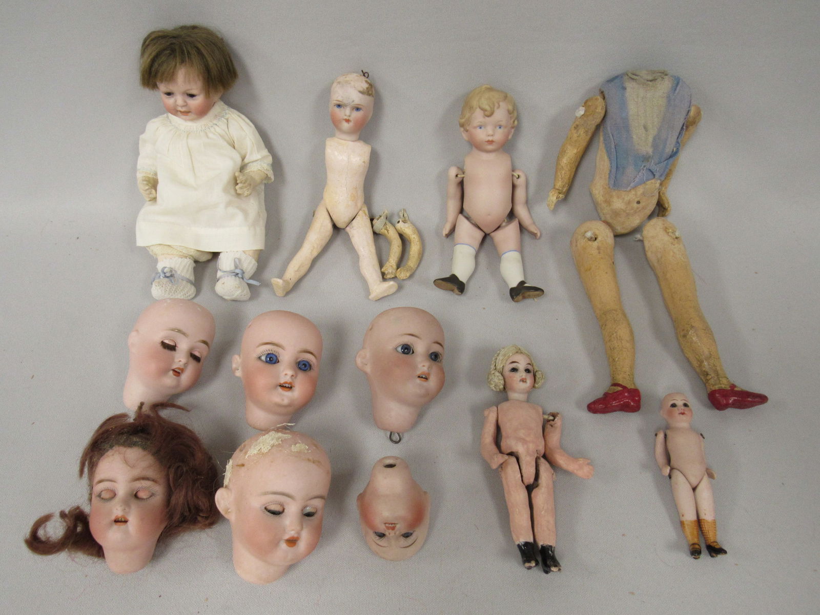 LOT OF SMALL DOLL HEADS WITH BODIES: (1 of 6)
