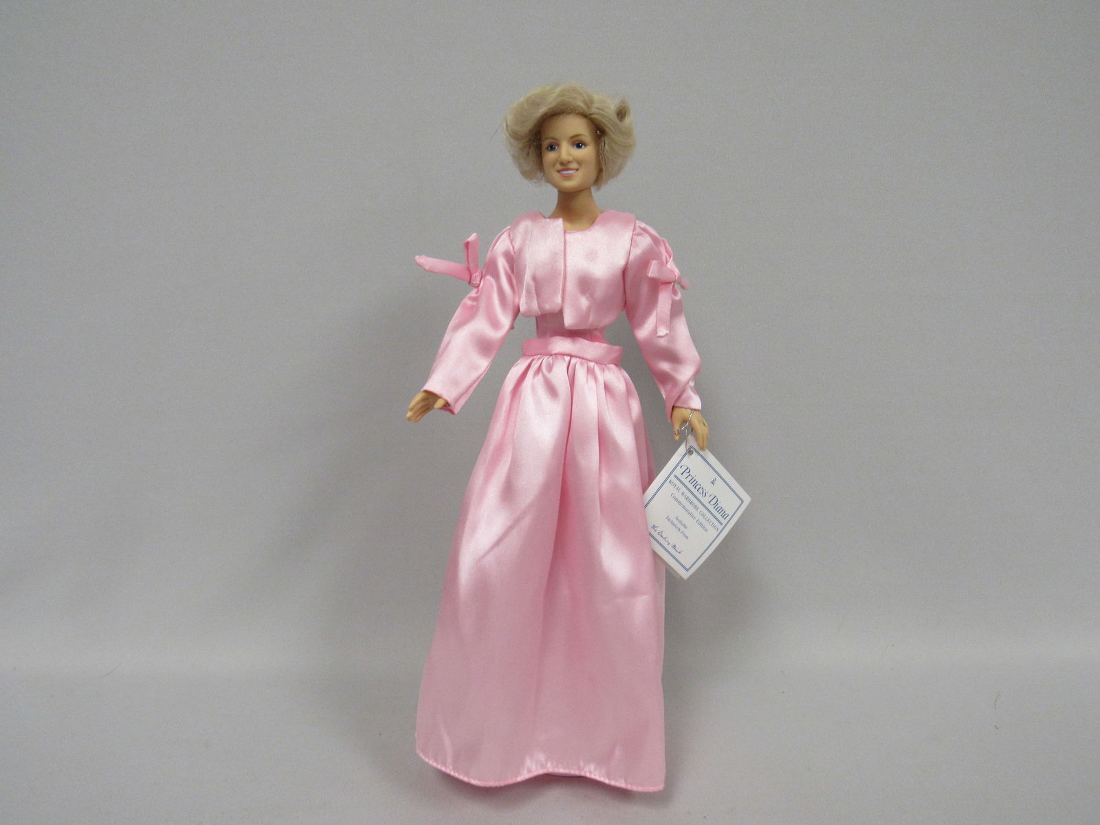 PRINCESS DIANA ROYAL WARDROBE COLLECTION: (1 of 18)