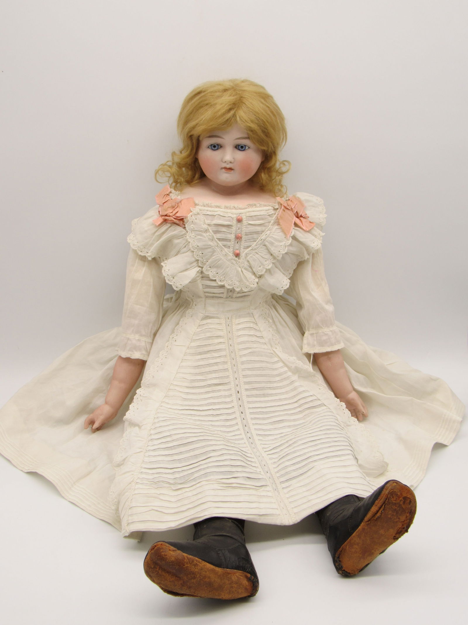 28 IN. ABG SOLID DOME BISQUE TURNED SHOULDER HEAD: (1 of 12)