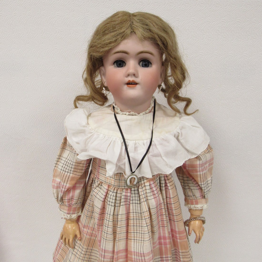 28 IN. HEINRICH HANDWERCK HALBIG: (1 of 18)