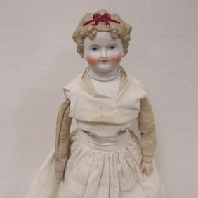 20 IN. PARIAN WITH FANCY BOW "DOLLY MADISON":