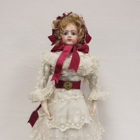 20 IN. JUMEAU FASHION LADY: