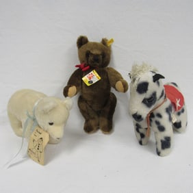STUFFED ANIMAL LOT:
