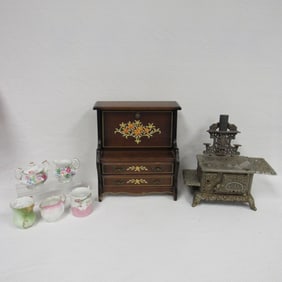 ROYAL CAST IRON STOVE & MUSIC BOX, ETC.: