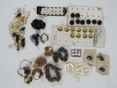 BOX OF SMALL BUTTONS & BUCKLES: