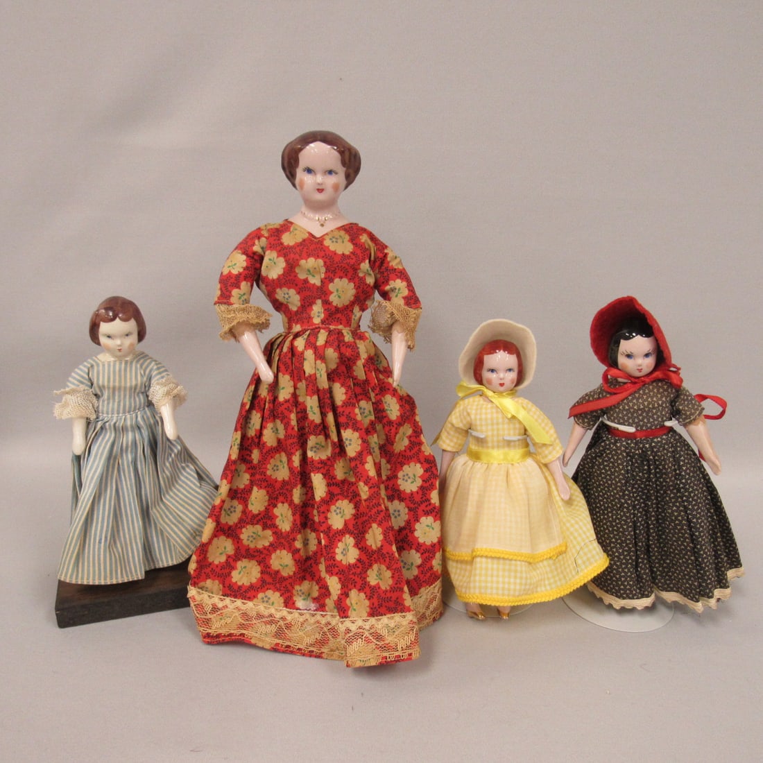 BOX LOT OF RUTH GIBBS DOLLS: (1 of 12)