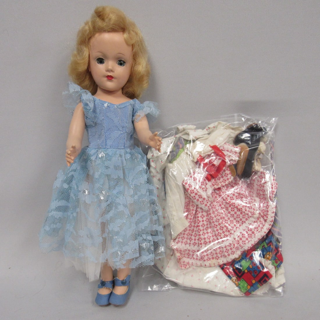 14 IN. BLONDE "MARY HOYER":: MARKED MARY HOYER DOLL. WEARING TAGGED BALLET OUTFIT WITH MATCHING SHOES. INCLUDES A BAG OF CLOTHING & SHOES - NOT TAGGED. HP IS CLEAN, BUT SHE IS MISSING SOME LASHES ON LEFT EYE