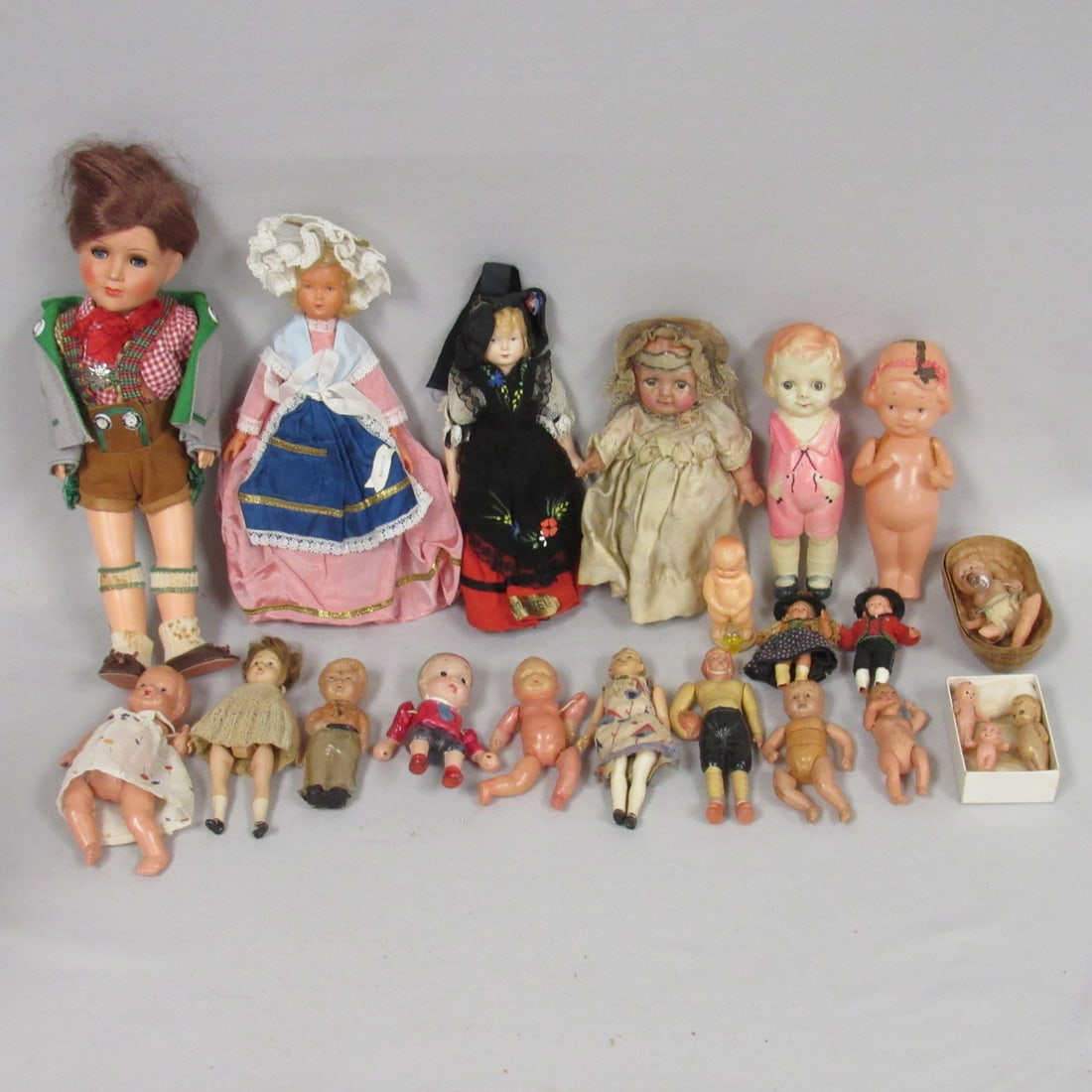 BOX LOT OF 20 ASSORTED CELLULOID DOLLS: (1 of 5)