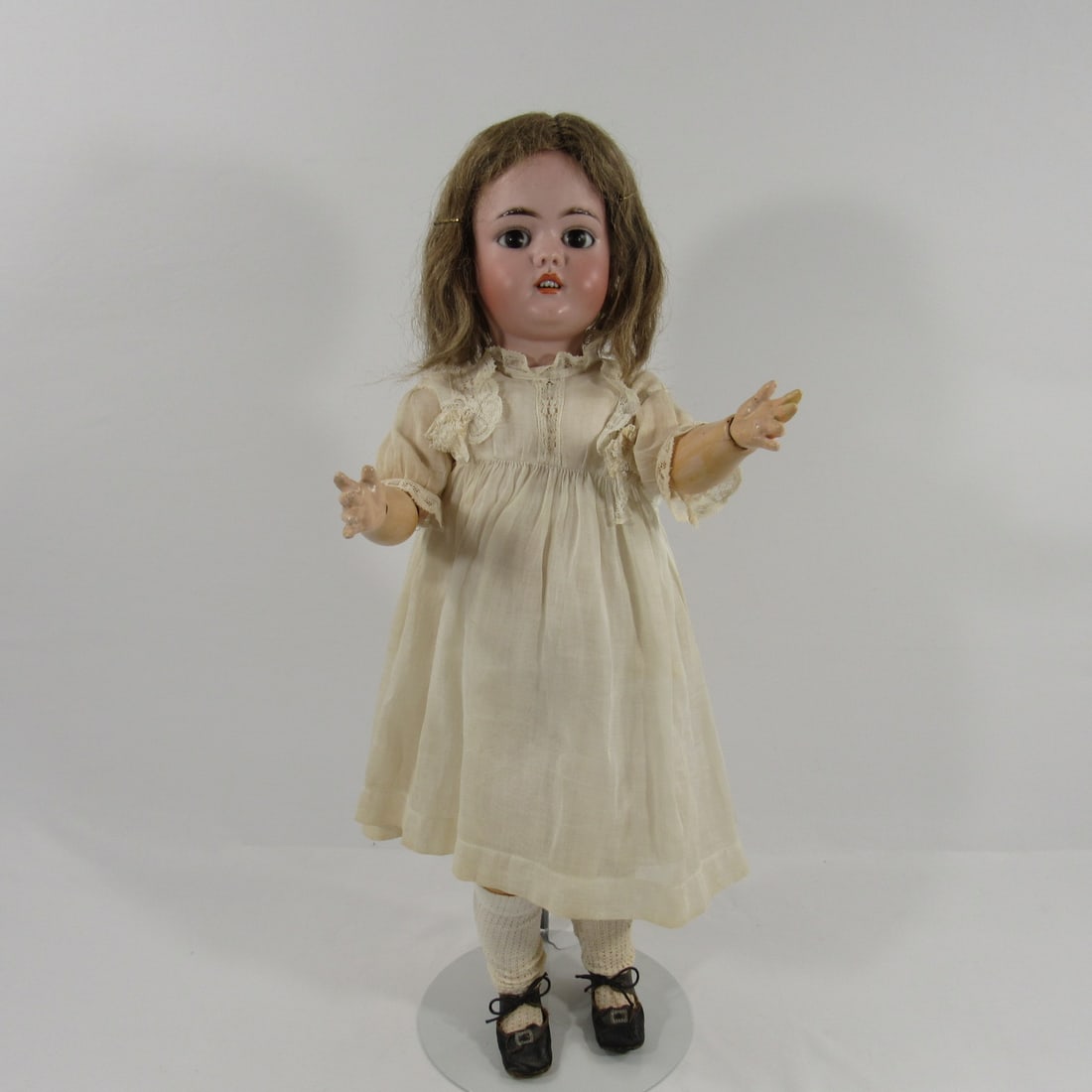 SIMON HALBIG 1079 21 IN. BISQUE SOCKETHEAD DOLL: (1 of 10)