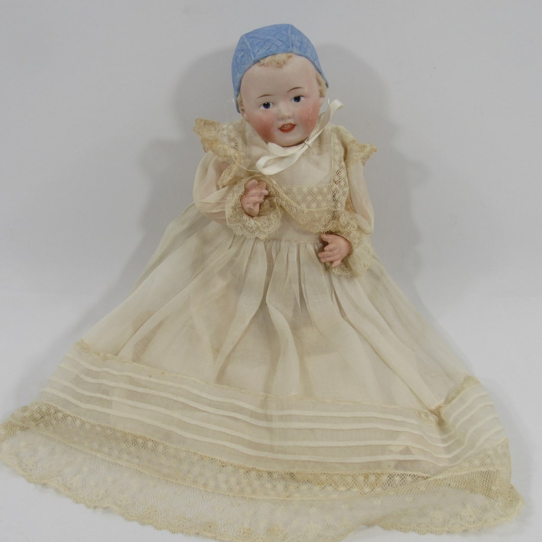 HEUBACH #8649 12 IN. BONNET BABY:: WITH MOLDED & PAINTED HAIR & BLUE BONNET, INTAGLIO EYES, NO DAMAGE OR REPAIRS TO BISQUE