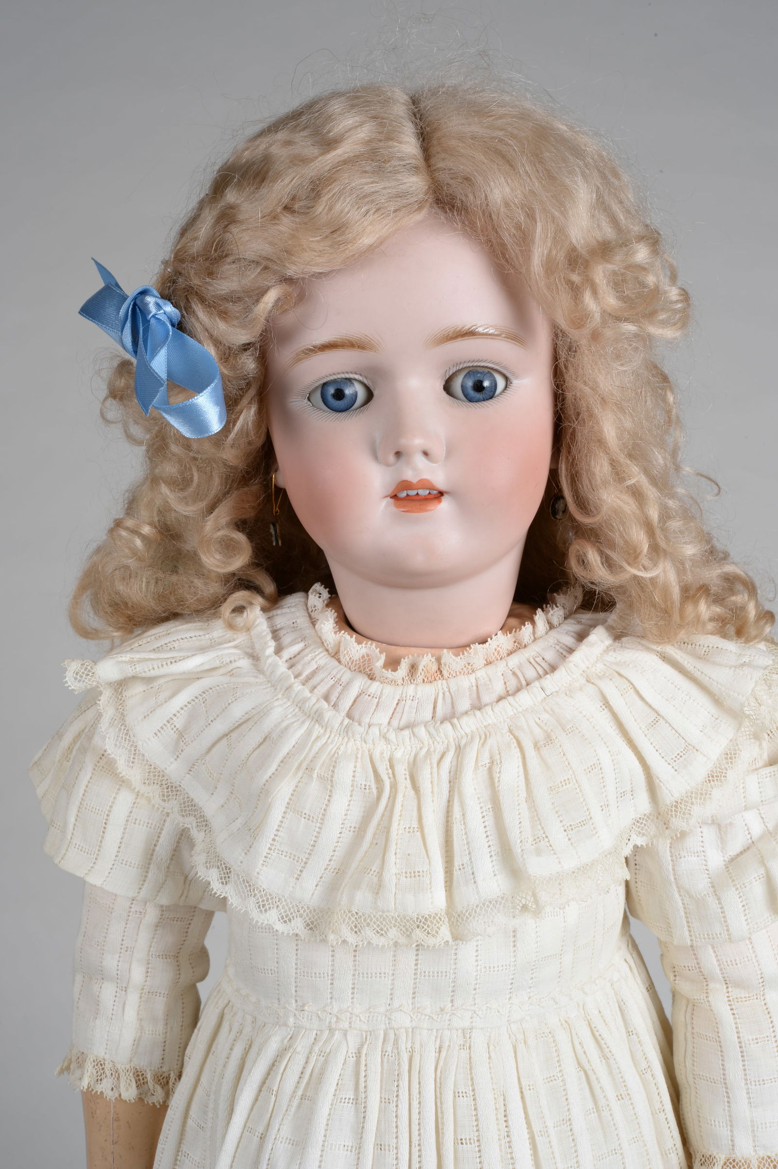 24.5 IN. CLASSIC DOLLY-FACE HANDWERCK MODEL 69:: HANDWERCK, GERMANY, 1900, BISQUE SOCKET HEAD INCISED 69-12 GERMANY HANDWERCK 4, WITH MOLDED & PAINTED FEATURES, BLUE GLASS EYES, MOLDED EYEBROWS, FULL BLUSHED CHEEKS, OPEN MOUTH WITH FOUR PORCELAIN TE