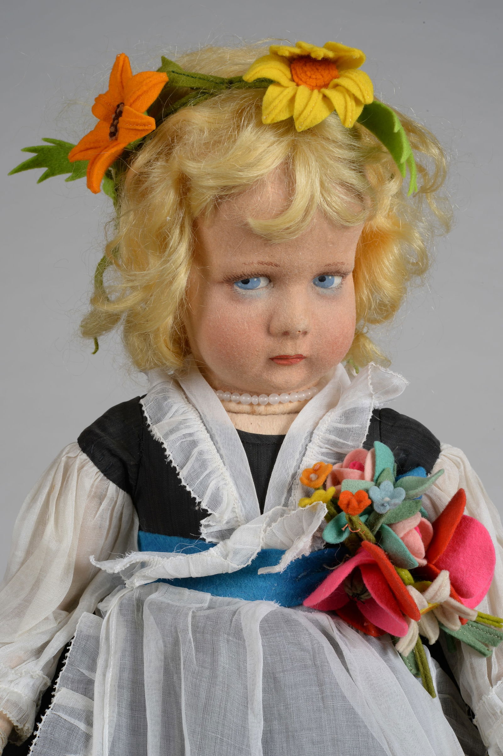 18.5 IN. LENCI GIRL POUTY ALL ORIGINAL CLOTHING: (1 of 7)