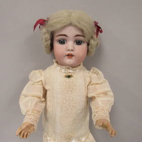 SIMON & HALBIG 20 IN. CHILD DOLL: (1 of 12)