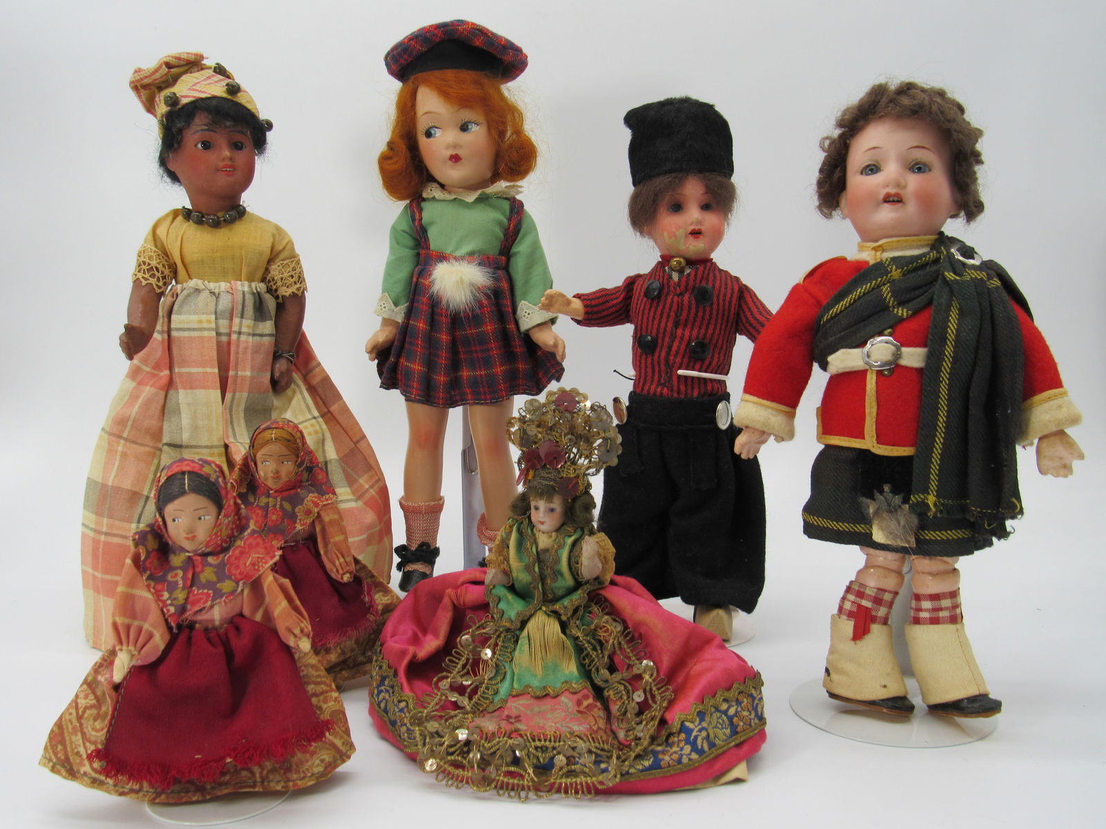 7 Doll Box Lot: 7 Doll Box Lot: