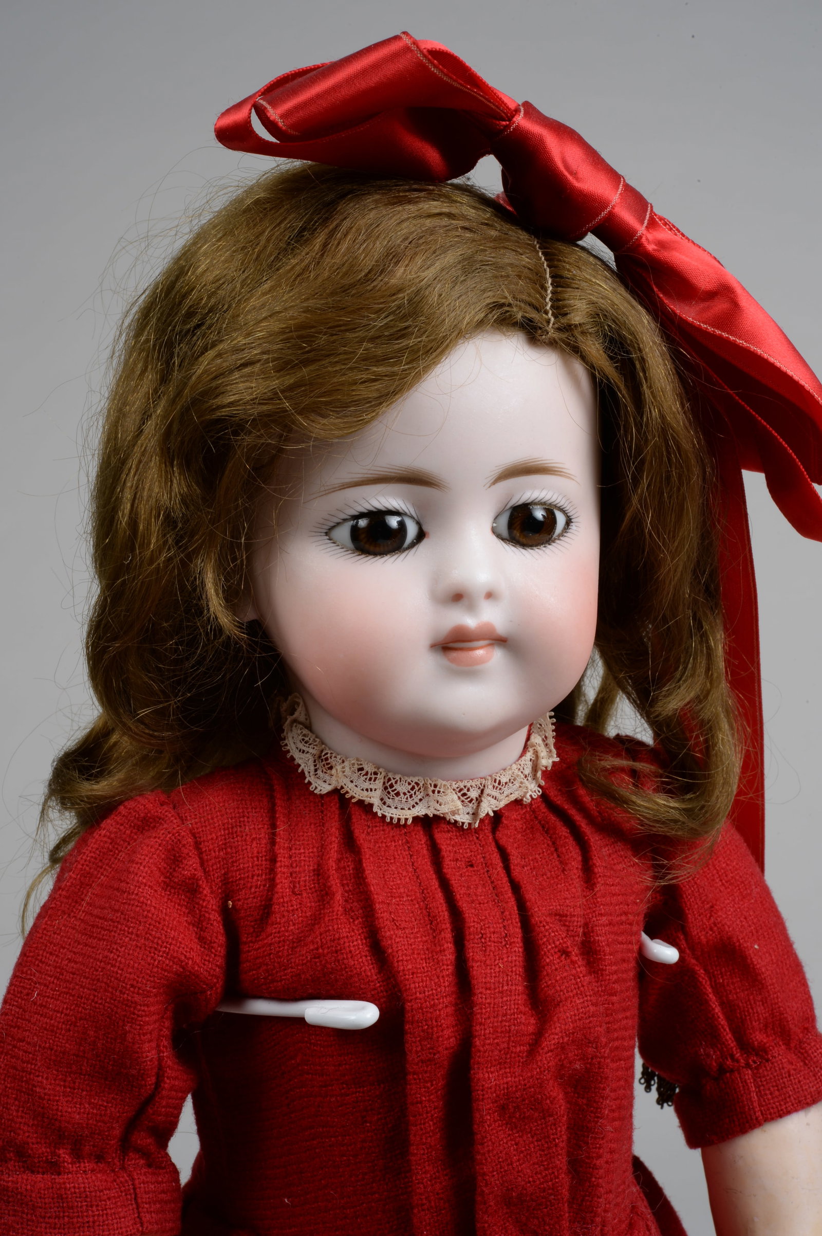 17.5 IN. EARLY SIMON HALBIG 908 CLOSED MOUTH:: GERMANY, CIRCA 1885, BALD BISQUE SOCKET HEAD INCISED S9H 908, MOLDED & PAINTED FEATURES WITH ALMOND-SHAPED BROWN GLASS STATIONERY EYES, ROUND FACE WITH FULL BLUSHED CHEEKS, UPTURNED NOSE, CLOSED MOUTH