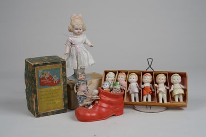 LOT OF JAPANESE DOLLS: