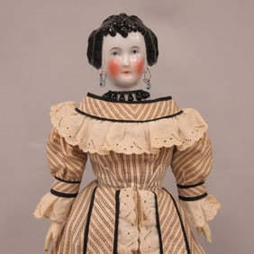 18 IN. CHINA HEAD CALLED "COUNTESS DAGMAR":