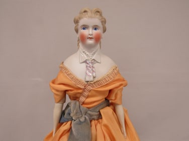 17 IN. PARIAN WITH FANCY HAIR STYLE & COLLAR:
