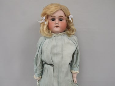 27 IN. MABEL BISQUE SHOULDERHEAD: