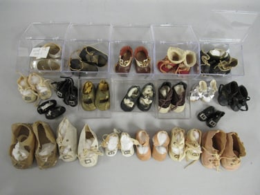 BOX LOT OF ASSTD. SIZED PAIRS VINTAGE DOLL SHOES: