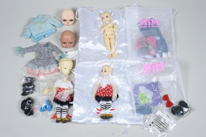 LOT OF 2 BJD DOLLS WITH EXTRAS:
