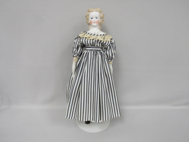 21.5 IN. CHINA HEAD LADY PARIAN SHOULDERPLATE: