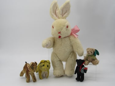 BOX LOT OF STUFFED ANIMALS: