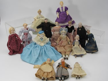 BOX LOT OF PARIAN DOLLS: