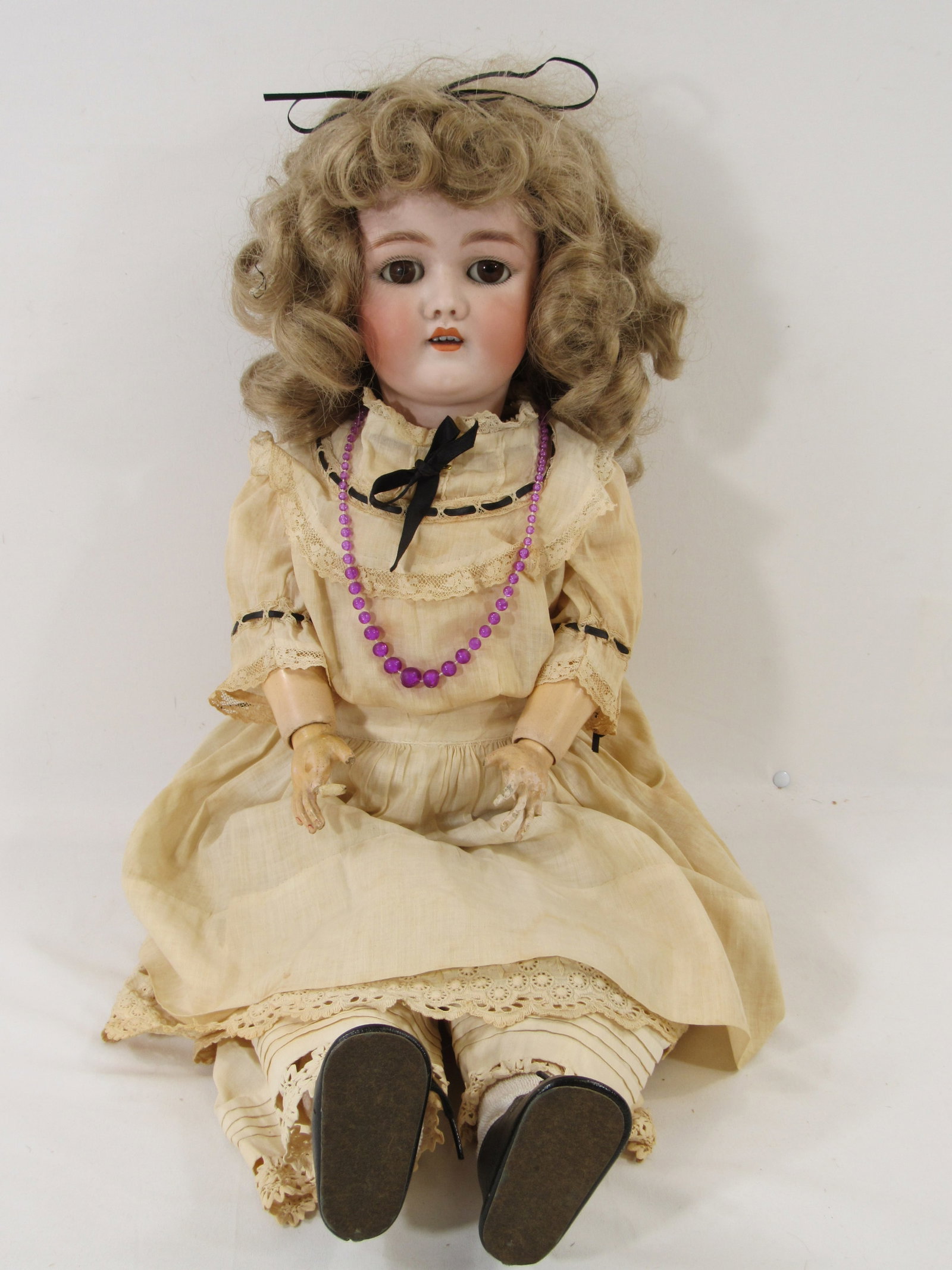 24 IN. HANDWERCK BISQUE HEAD GIRL:: MARKED 69 121 GERMANY, HANDWERCK 4. BISQUE SOCKET HEAD, NO DAMAGE, SLEEP EYES, OPEN MOUTH WITH TEETH (CEMENT SHOWING, COMPO & WOODEN BODY IS ORIGINAL - ALSO MARKED HANDWERCK 4, NORMAL WEAR, 2 BROKEN F
