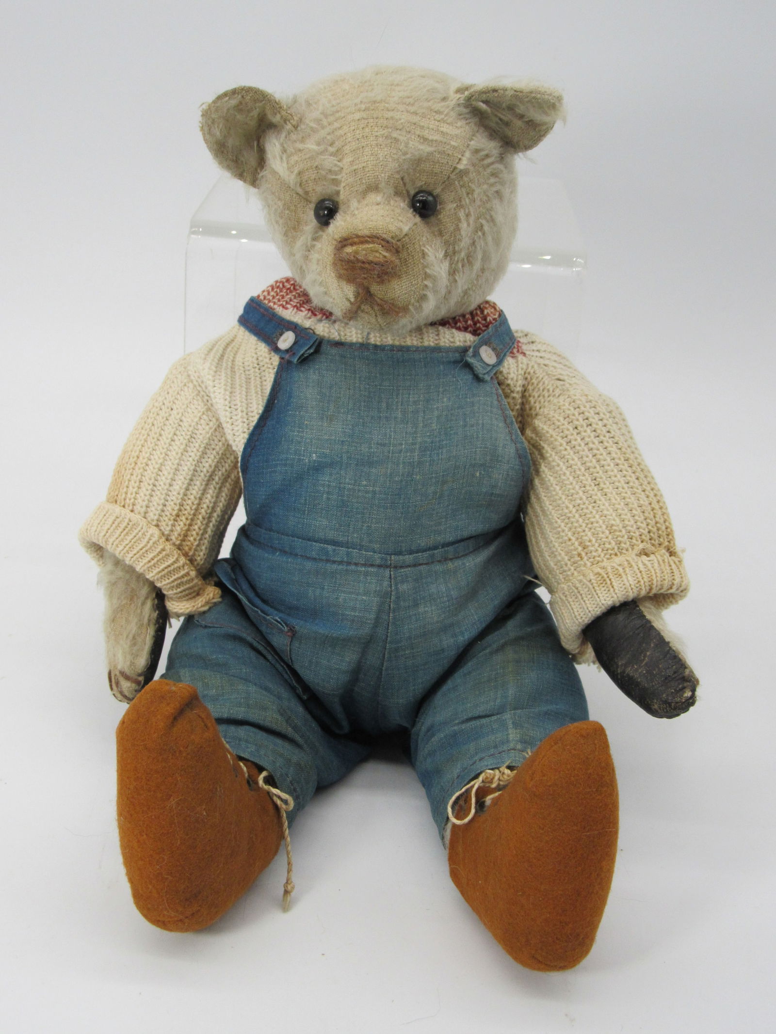 ANTIQUE TEDDY BEAR WITH HUMPBACK: (1 of 9)