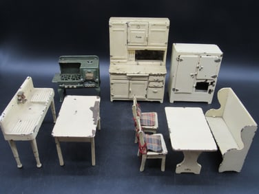 9 PCS. CAST IRON DOLL HOUSE FURNITURE: