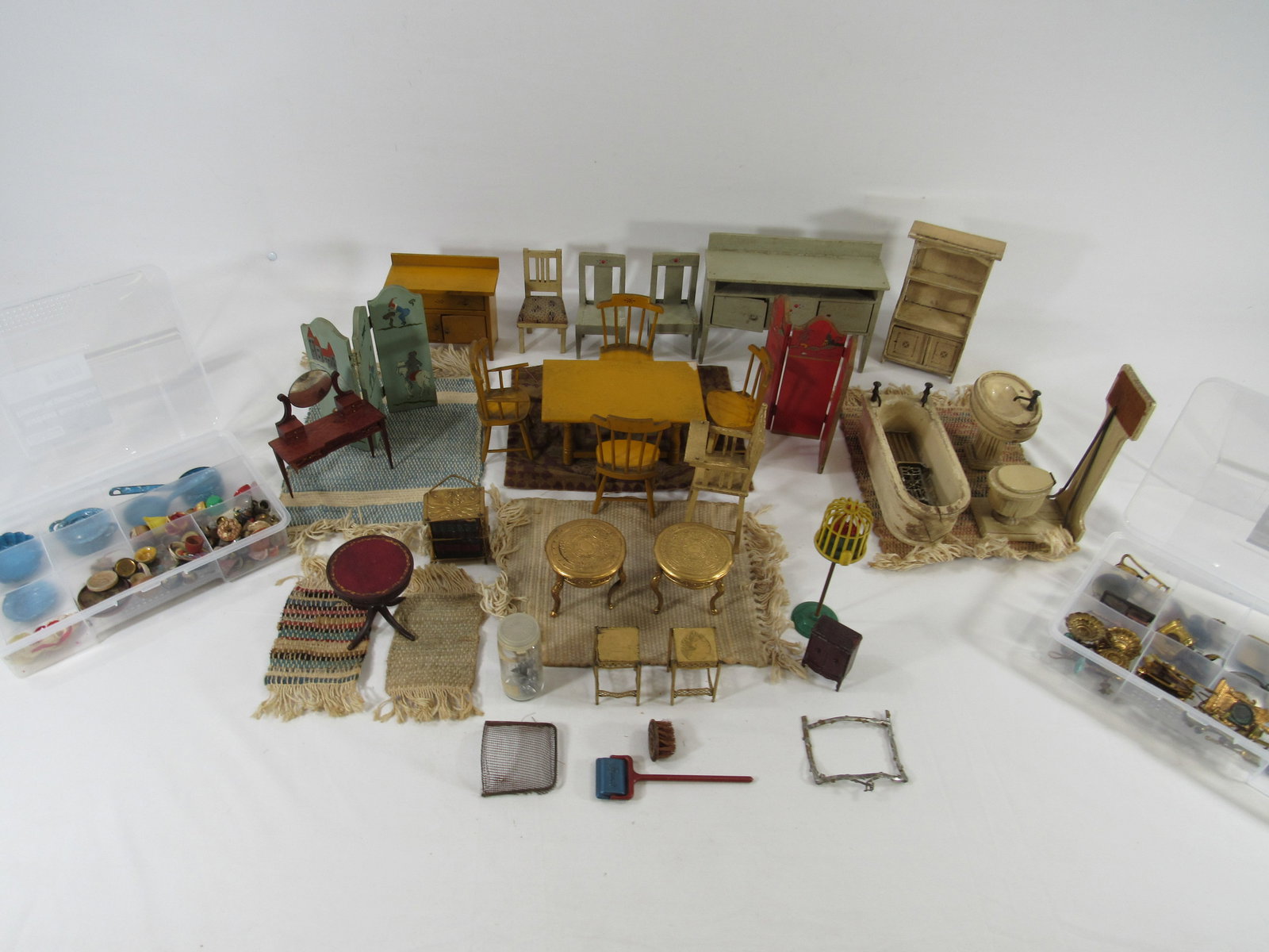 (2 BOXES) DOLL HOUSE FURNITURE & ACCESSORIES: (1 of 12)