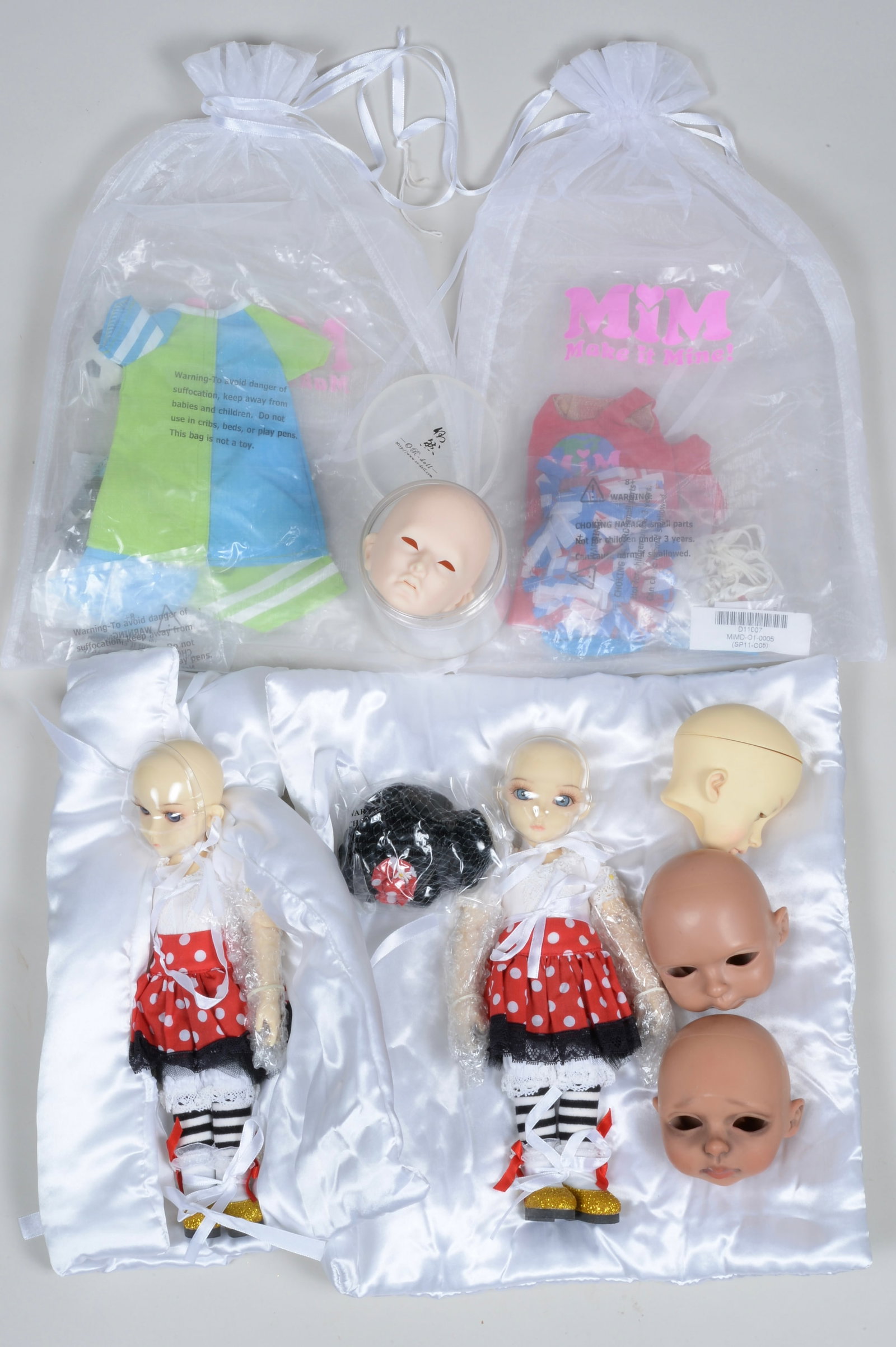 LOT OF HEADS & BODIES:: LOT INCLUDES UNUSUAL PAPER MACHE HEAD WITH BODY, VINTAGE STEINER & CLOTH BODY WITH ORIGINAL CLOTHING - LOT NEEDS OVERALL WORK