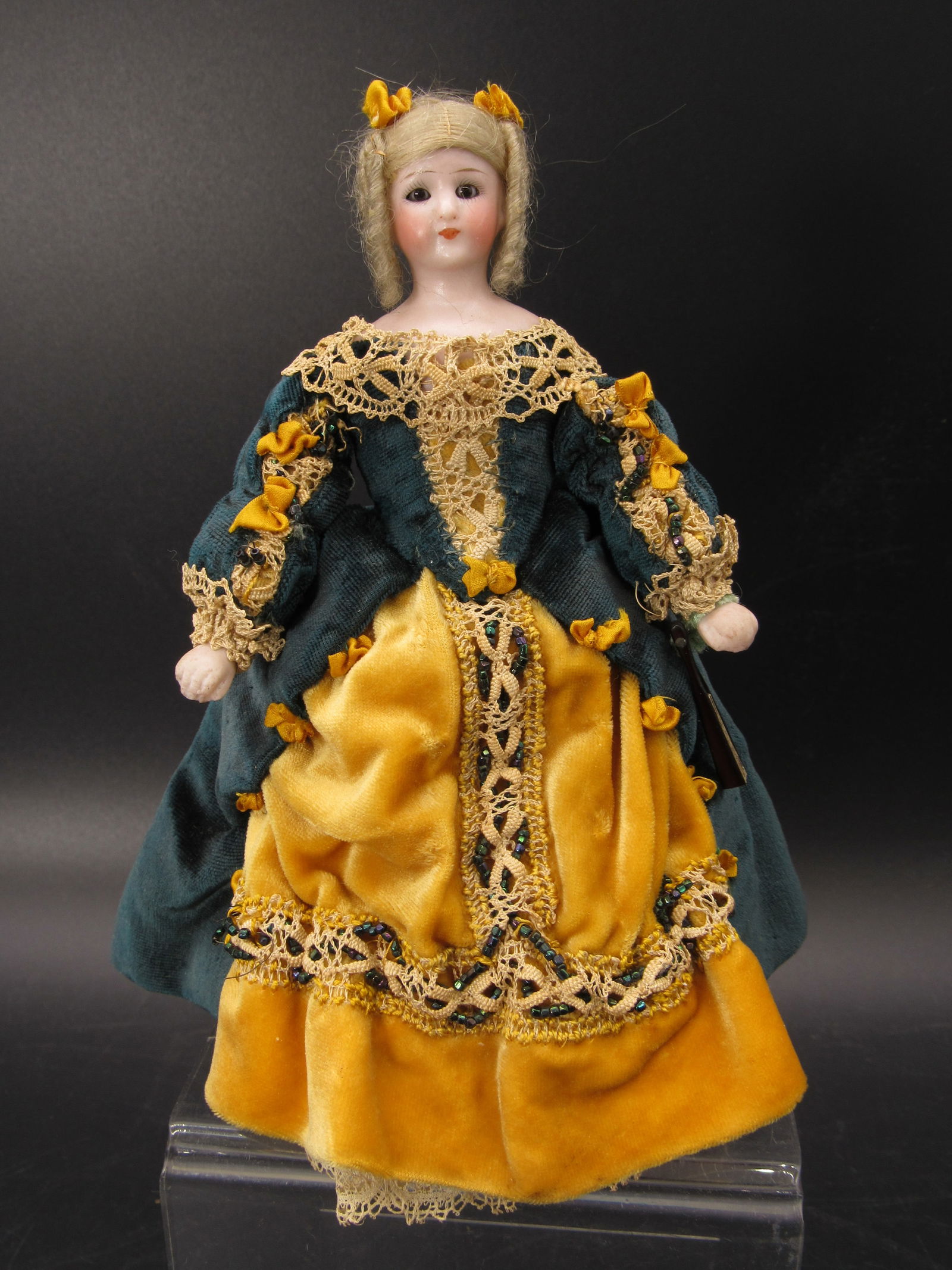 8 IN. SINON HALBIG LITTLE WOMEN MARKED S & H 1160:: BISQUE SHOULDERPLATE & LIMBS, CLOTH BODY, GREAT ODL CLOTHING SEWN ON, ORIGINAL WIG - G