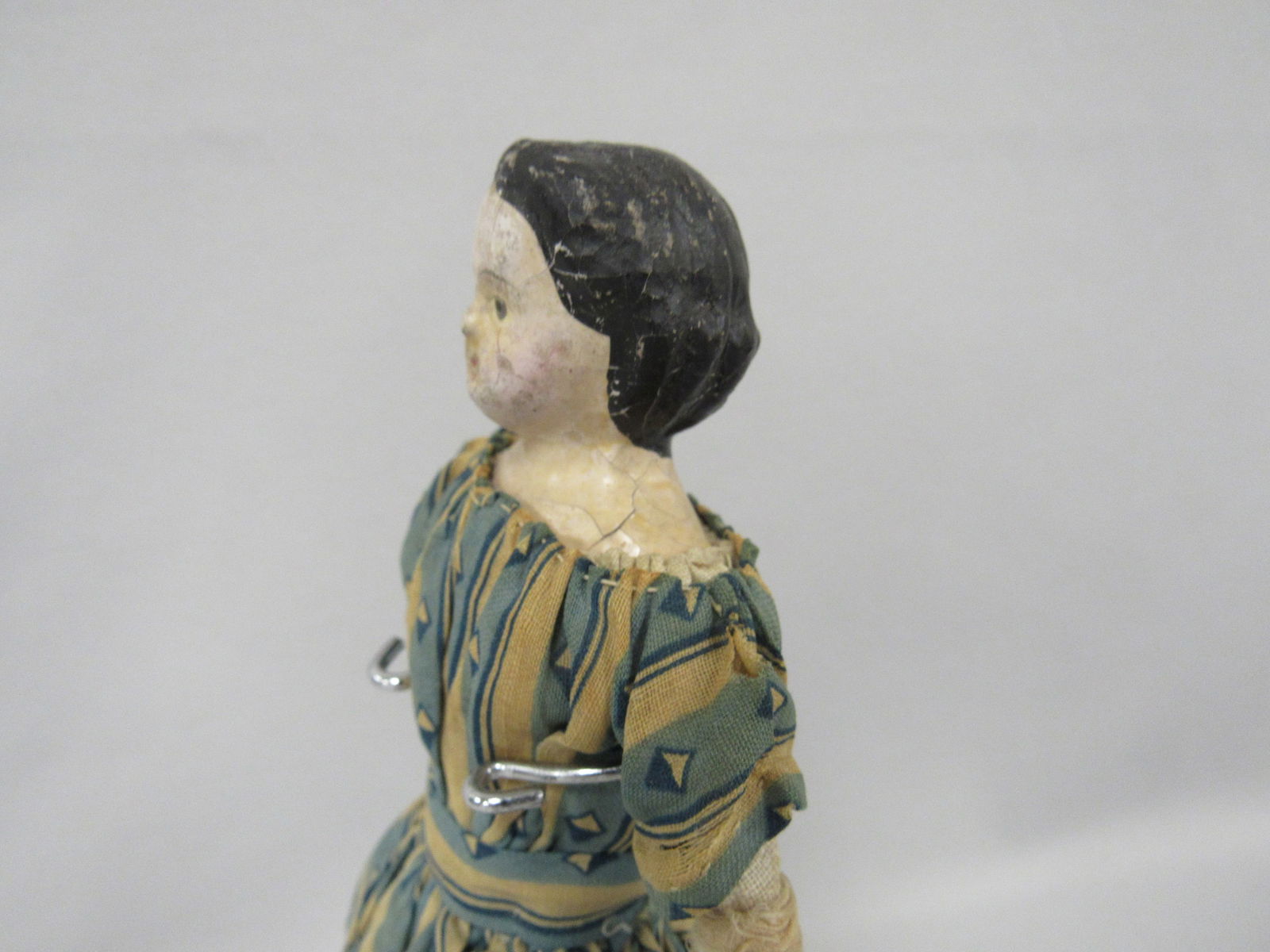 ANTIQUE 9 IN. MILLINERS MODEL: - 10