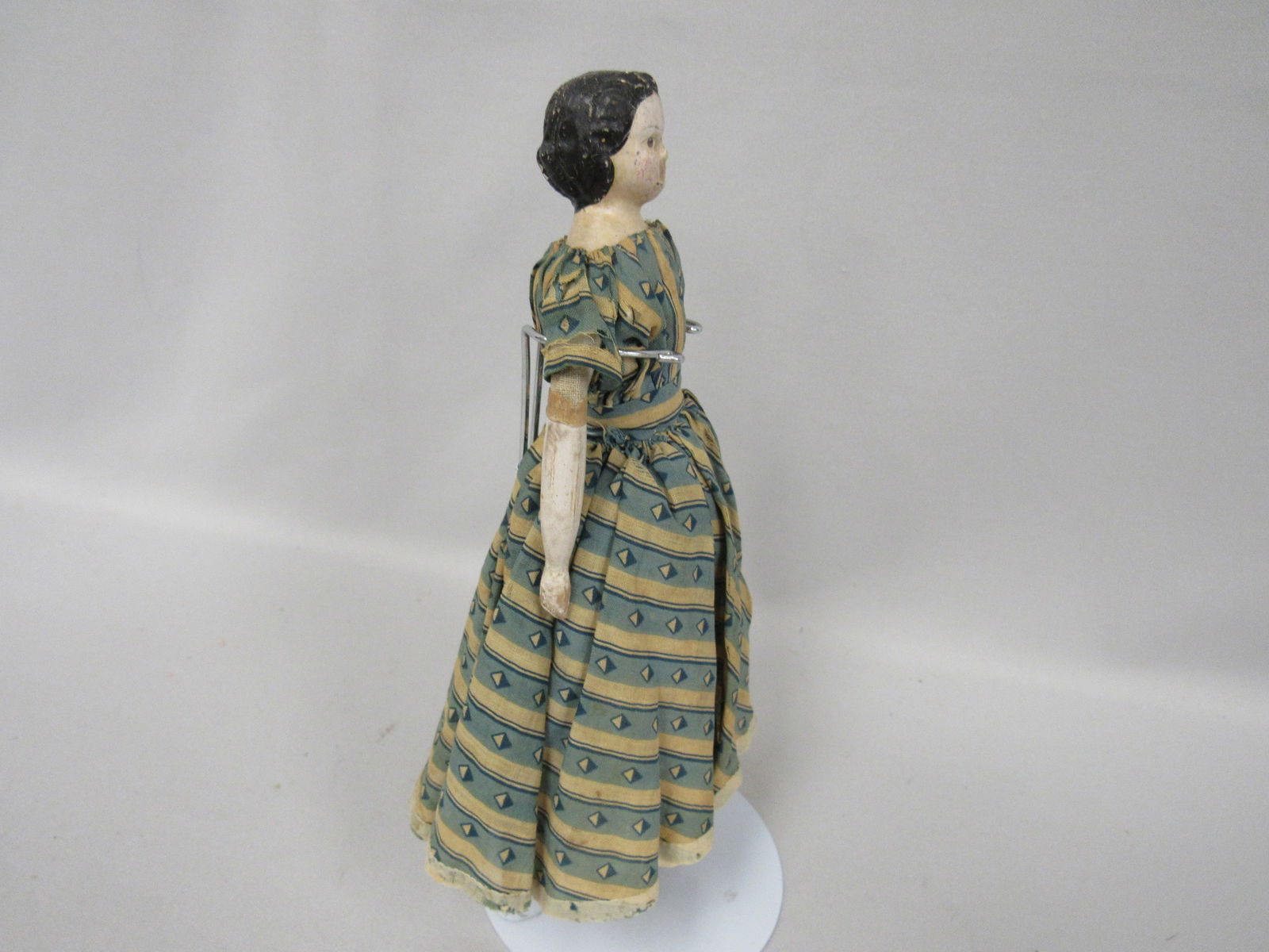 ANTIQUE 9 IN. MILLINERS MODEL: - 7