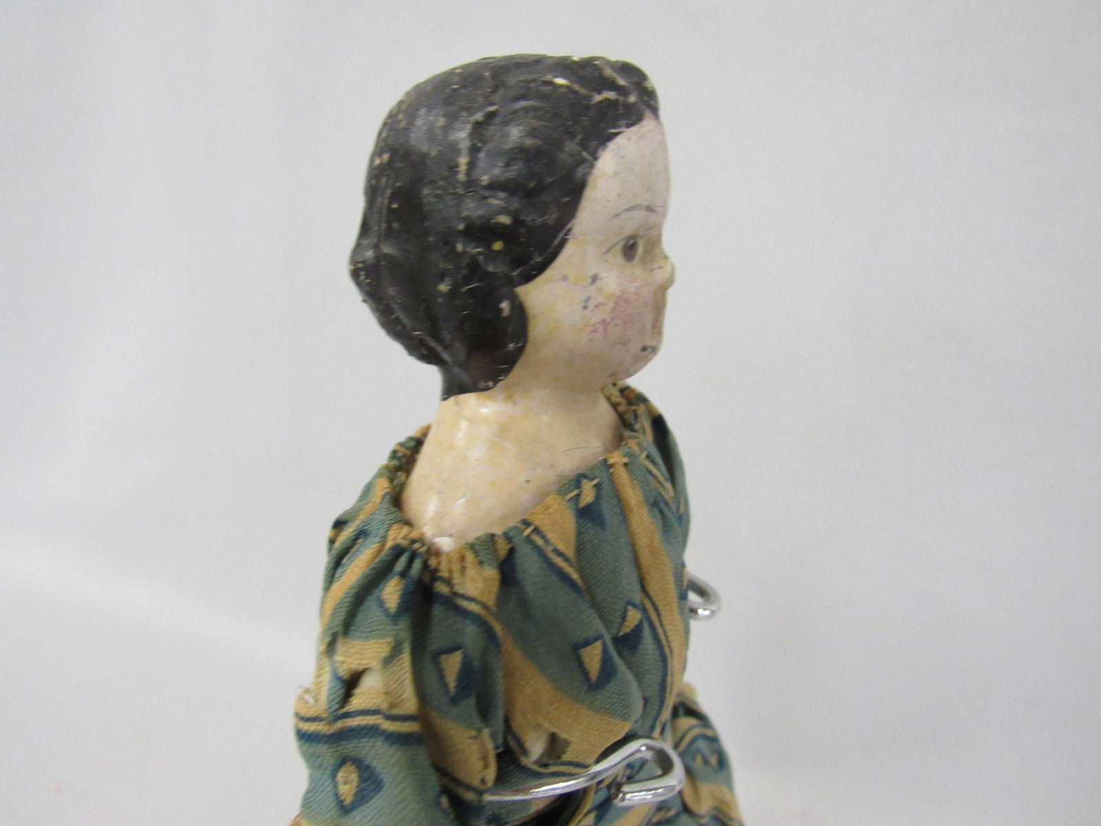 ANTIQUE 9 IN. MILLINERS MODEL: - 8