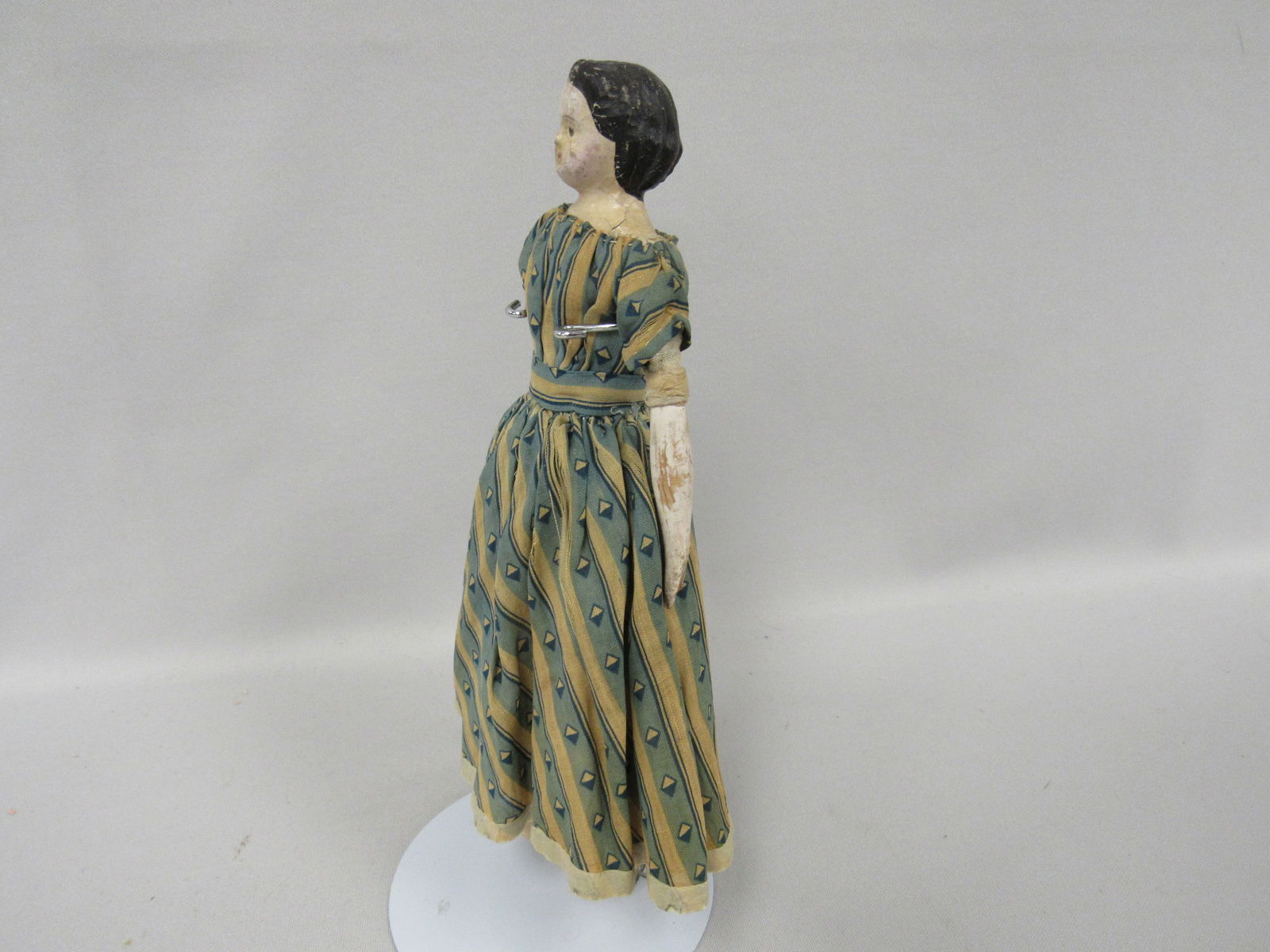 ANTIQUE 9 IN. MILLINERS MODEL: - 9