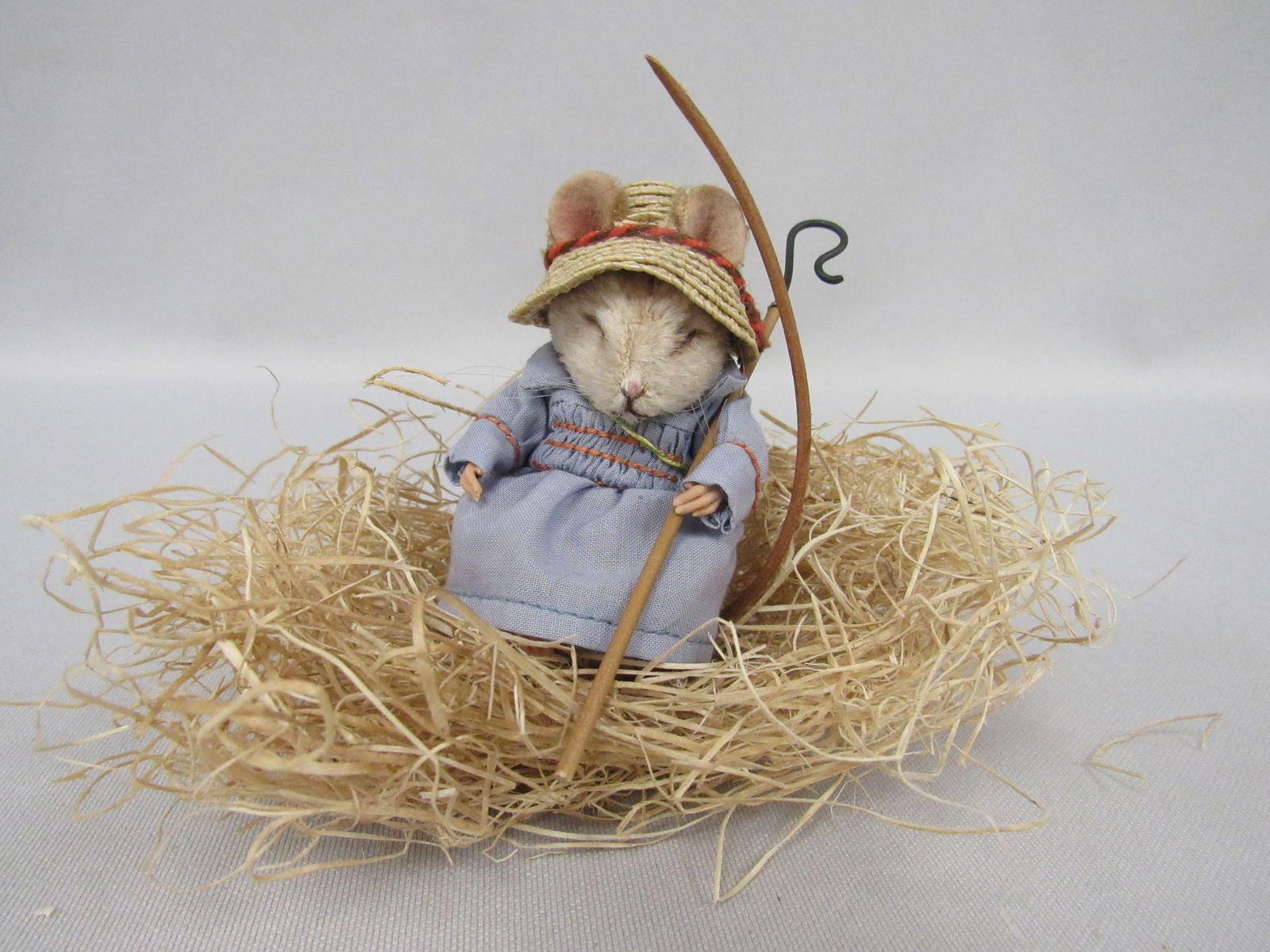 R. JOHN WRIGHT BILLY BOY BLUE:: MOTHER GOOSE SERIES, MOHAIR 3 IN. H JOINTED AT SHOULDERS & NECK. LIM. EDITION #147/150 WITH C.O.A. DATED MAY 9, 2013 WITH BOX, ETC., VERY CLEAN & LIKE NEW!