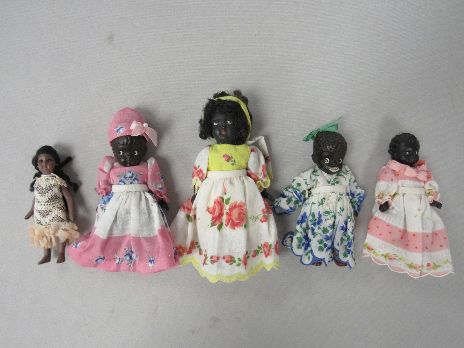 5 BLACK BISQUE DOLLS:: INCLUDES 4 IN. REPRODUCTION 1982 CATHY HANSON, (4) 5 IN. - 6 IN. GIRLS DRESSED IN HANDKERCHIEFS, ALL IN GOOD CONDITION - G