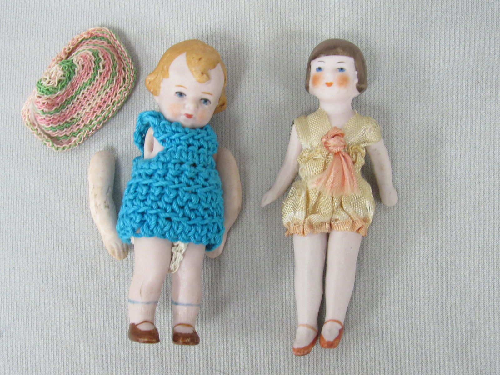 6 SMALL ALL BISQUE DOLLS: - 9