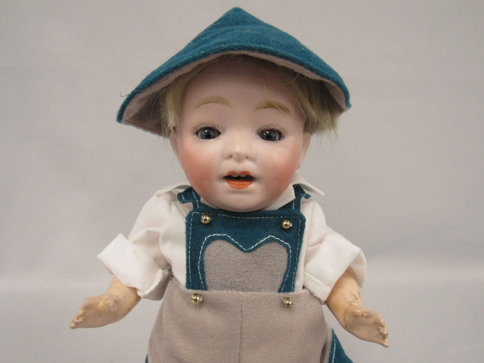 9 IN. BABY - MARKED M B IN A CIRCLE JAPAN 2:: MADE BY MORIMURA BROTHERS. BISQUE SOCKET HEAD, DAMAGE FREE SLEEP EYES, OPEN MOUTH WITH TEETH, 5 PIECE BABY BODY, SOME SCUFFS BUT CLEAN, MISSING FINGER ON LEFT HAND, HOMEMADE CLOTHING IS SEWN ON -